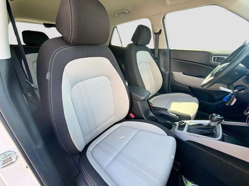 Used 2021 Hyundai Venue SEL image 13