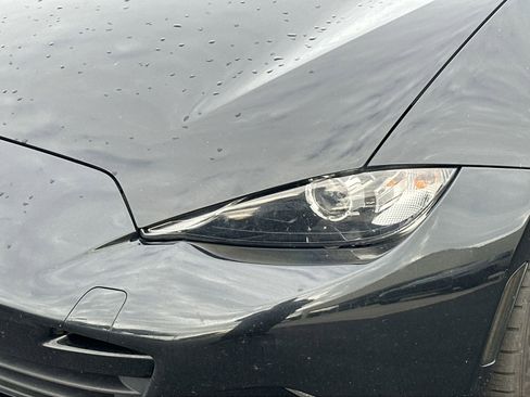 Used 2021 MAZDA MX-5 Miata Sport image 11