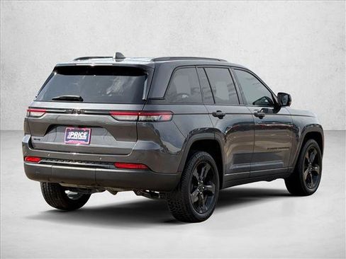 Used 2022 Jeep Grand Cherokee Altitude AWD/4WD image 5