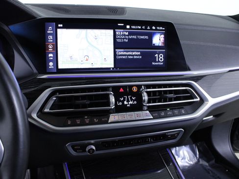 Used 2022 BMW X7 M50i image 30