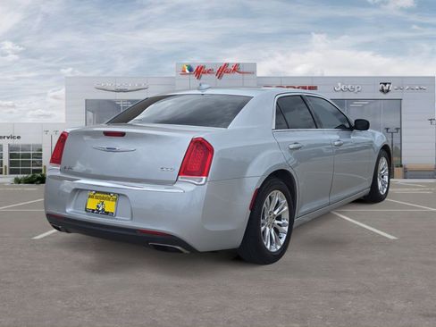 Used 2020 Chrysler 300 Touring w/ Driver Convenience Group RWD image 5