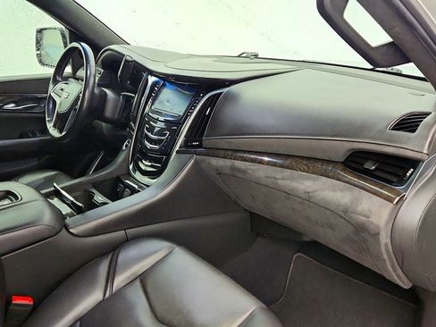 Used 2020 Cadillac Escalade Platinum image 28