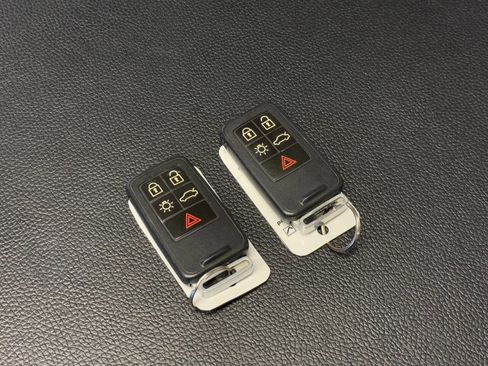 Used 2010 Volvo XC70 3.2 image 36