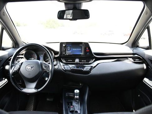 Used 2018 Toyota C-HR XLE FWD image 21