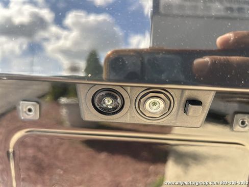 Used 2017 Cadillac Escalade Premium Luxury image 5