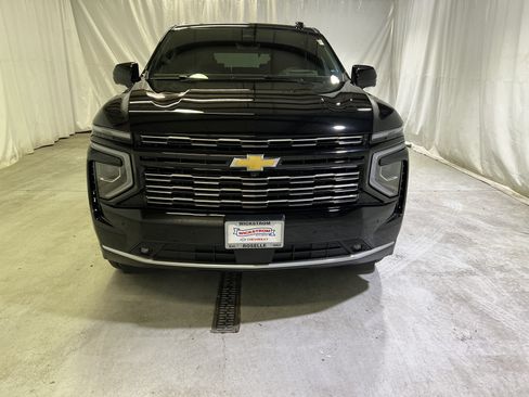 Used 2025 Chevrolet Tahoe High Country AWD/4WD image 3