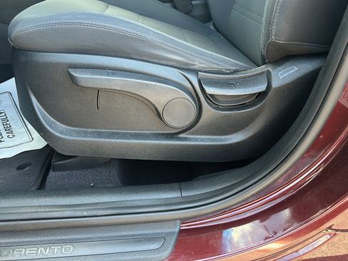 Used 2018 Kia Sorento FWD image 10