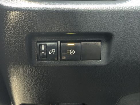 Used 2021 Toyota RAV4 XLE FWD image 25