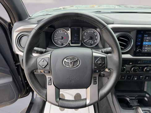 Used 2019 Toyota Tacoma Limited image 12