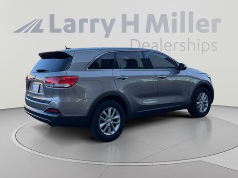 Used 2017 Kia Sorento L FWD image 5