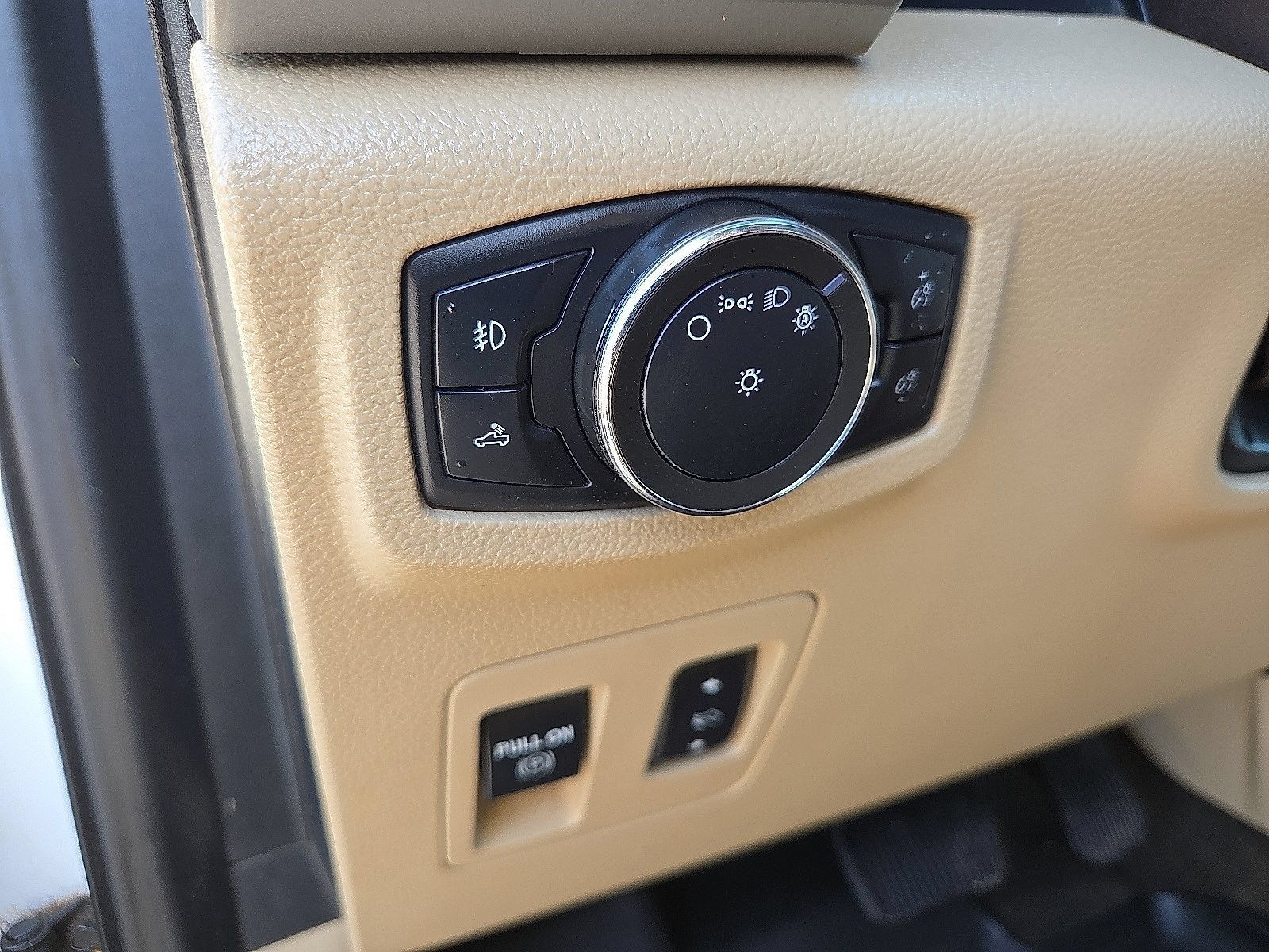 Used 2020 Ford F150 Lariat AWD/4WD image 11