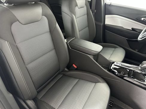 New 2026 Chevrolet Trax LT w/ LT Convenience Package FWD image 27