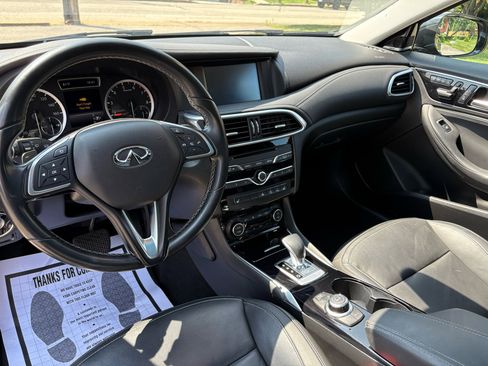 Used 2018 INFINITI QX30 Premium w/ Navigation Package image 13