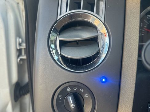 Used 2008 Ford Expedition XLT image 3