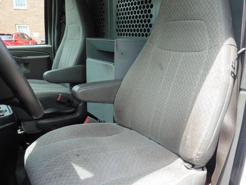 Used 2018 Chevrolet Express 2500 w/ Driver Convenience Package RWD image 5