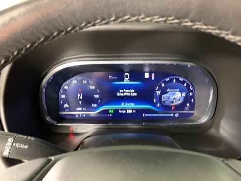 Used 2022 Chevrolet Tahoe LT w/ Luxury Package image 22