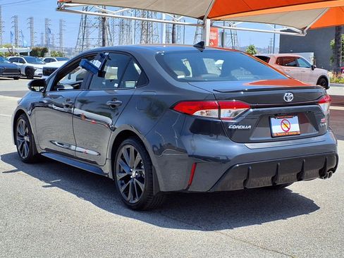 Used 2026 Toyota Corolla SE FWD image 4