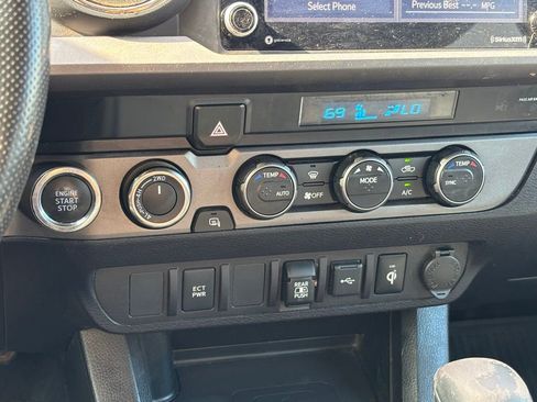 Used 2021 Toyota Tacoma TRD Off-Road AWD/4WD image 20