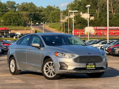 Used 2019 Ford Fusion SE FWD image 1