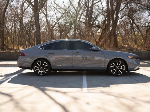 Used 2024 Honda Accord Touring image 10