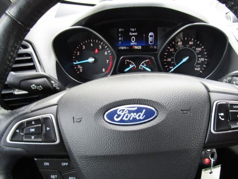 Used 2018 Ford Escape SEL image 11
