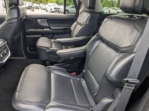 Used 2025 Ford Expedition Platinum w/ Driver's Package AWD/4WD image 16