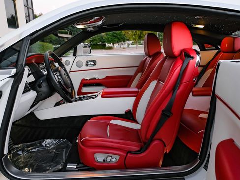 Used 2020 Rolls-Royce Wraith image 5