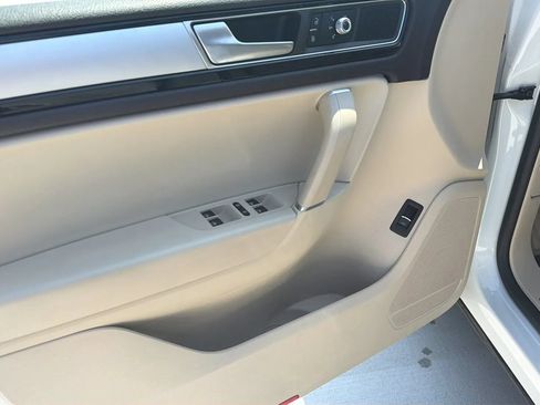 Used 2015 Volkswagen Touareg Sport AWD/4WD image 12
