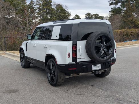 Certified 2023 Land Rover Defender 110 X-Dynamic SE image 7