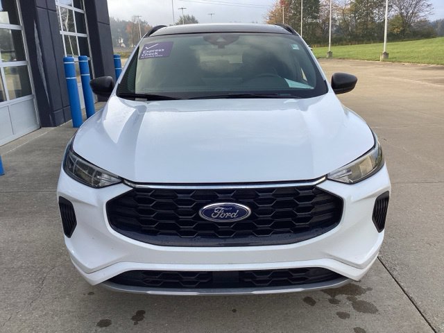 Used 2023 Ford Escape ST-Line w/ Tech Pack #1 AWD/4WD image 3