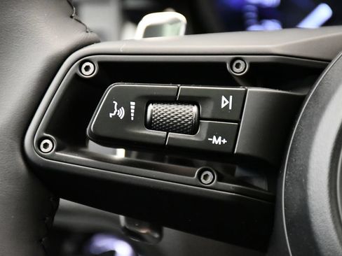 Certified 2026 Porsche Macan AWD/4WD image 27