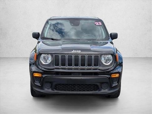 Used 2023 Jeep Renegade Latitude image 2