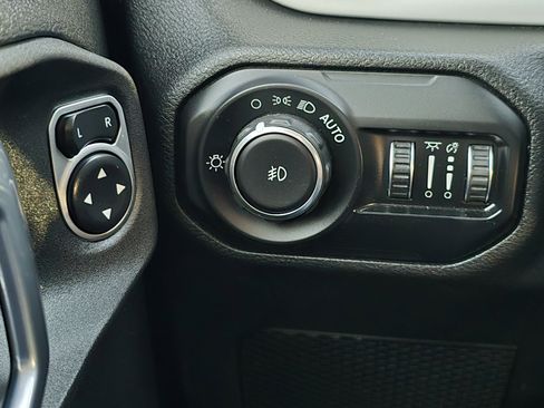 Used 2021 Jeep Wrangler Unlimited Islander image 10