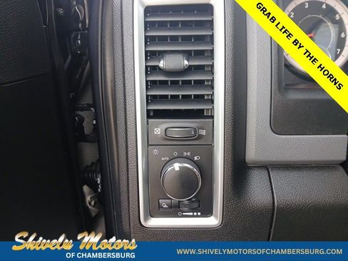 Used 2020 RAM 1500 Classic SLT image 32