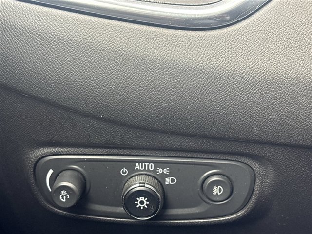 Used 2020 Chevrolet Equinox LT w/ Driver Convenience Package FWD image 17