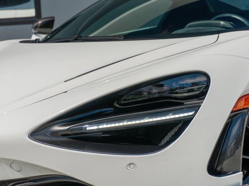 Used 2021 McLaren 720S Spider image 25