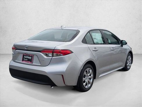 Used 2025 Toyota Corolla LE FWD image 2