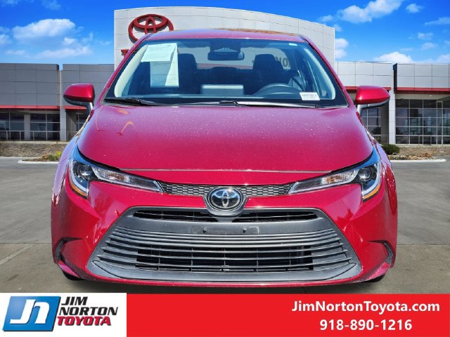 Used 2025 Toyota Corolla LE FWD image 2