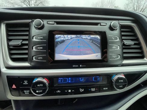 Used 2014 Toyota Highlander Plus AWD/4WD image 19