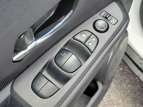 Used 2024 Nissan Kicks SV FWD image 18