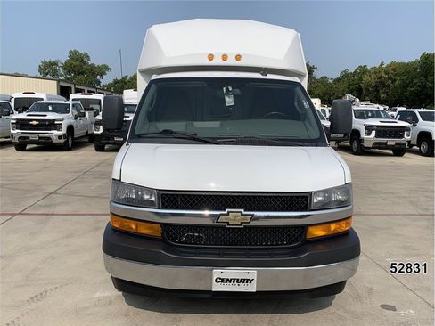 Used 2022 Chevrolet Express 3500 w/ Power Convenience Package RWD image 11
