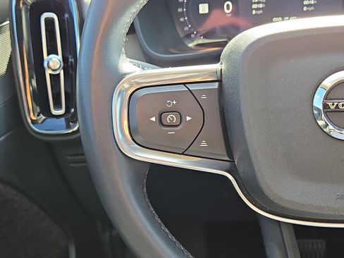 Used 2025 Volvo XC40 B5 Plus AWD/4WD image 21