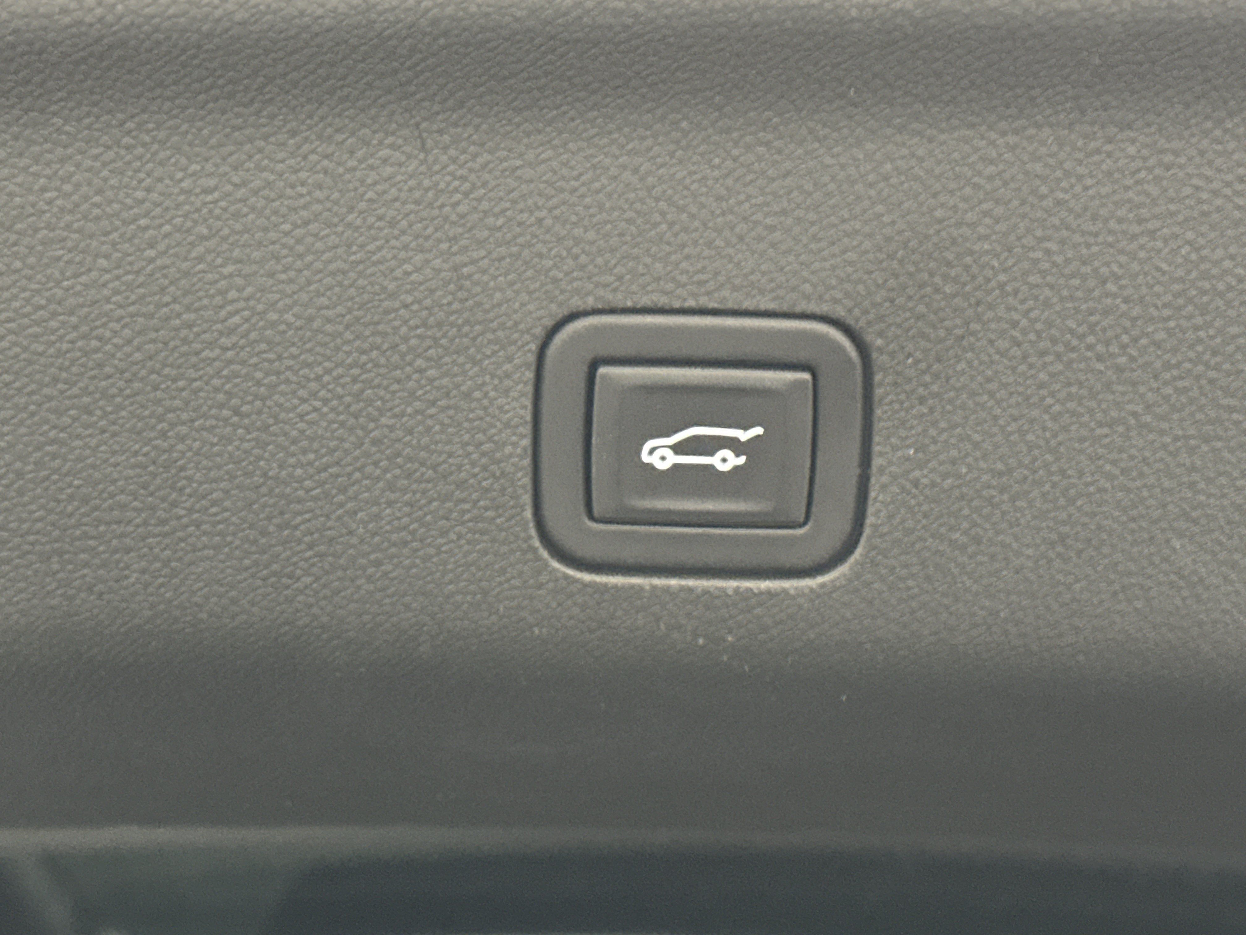 Used 2023 GMC Yukon AT4 w/ AT4 Premium Plus Package AWD/4WD image 16