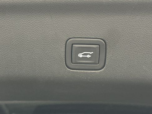 Used 2023 GMC Yukon AT4 w/ AT4 Premium Plus Package AWD/4WD image 16