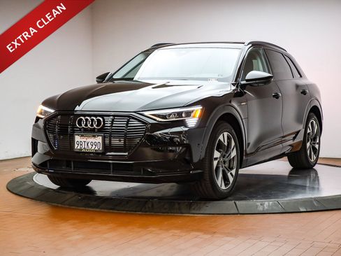 Used 2022 Audi e-tron Premium w/ Convenience Plus Package image 1