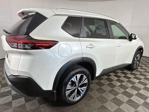 Used 2023 Nissan Rogue SV w/ SV Premium B Package AWD/4WD image 2