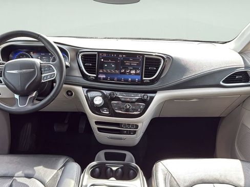 Used 2022 Chrysler Pacifica Touring-L AWD/4WD image 14