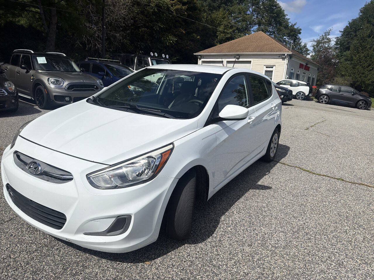 Used 2017 Hyundai Accent SE FWD image 3