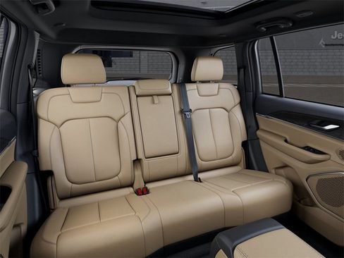 New 2026 Jeep Grand Cherokee Limited RWD image 15