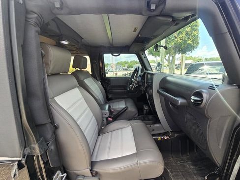 Used 2010 Jeep Wrangler Sahara w/ Dual Top Group AWD/4WD image 11